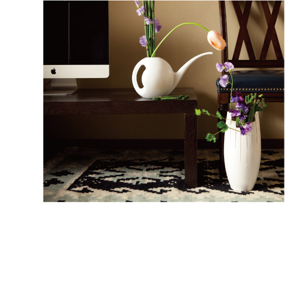 室内空間の中の花をテーマ作品３｜草月竜師範取得『三宅倩』称号